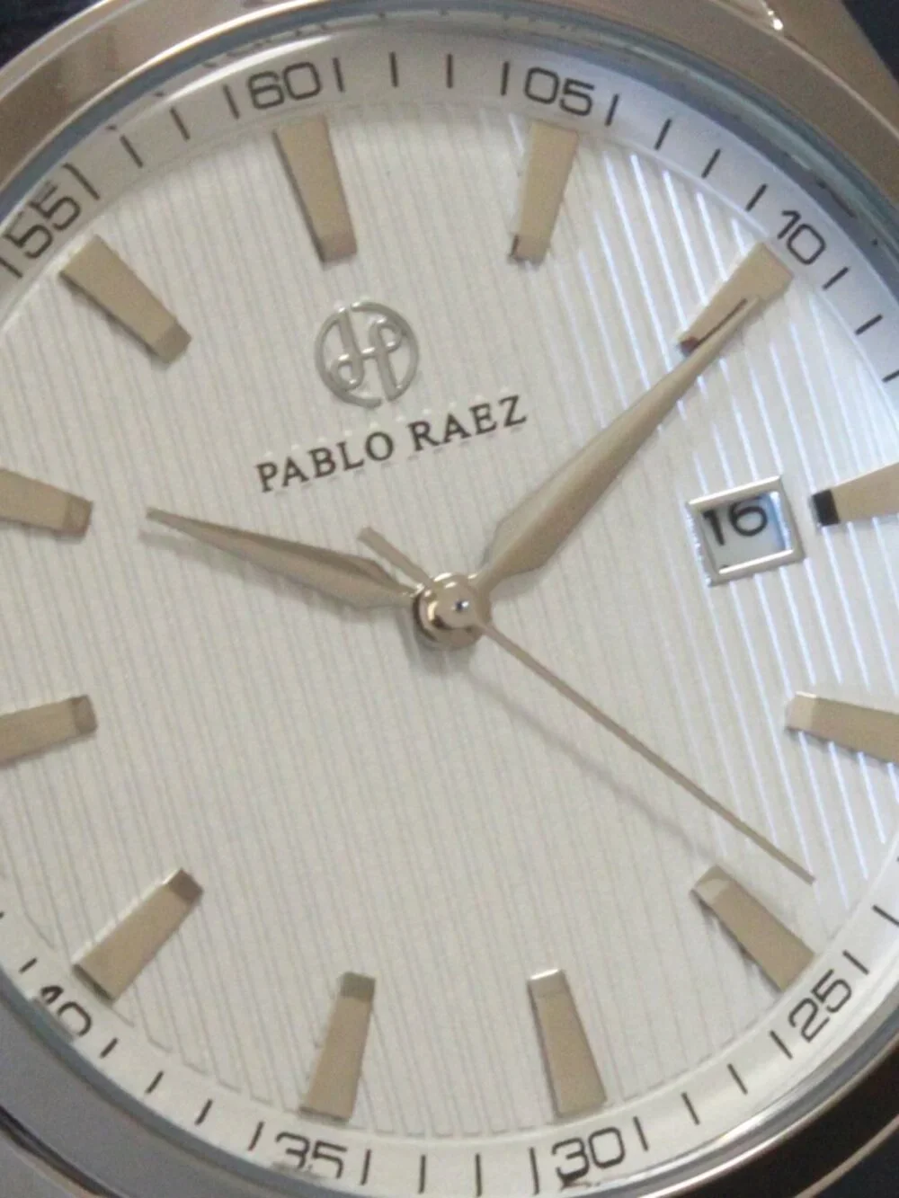 Men's Contemporary Dress Textured Dial Raised Indices Date Complication 41mm